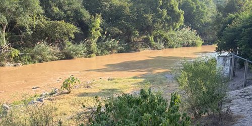 Suspenden bombeo de agua en Santa Catarina por aumento del río Santa María