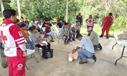 Capacita Cruz Roja Rioverde a campesinos de Rayón en primeros auxilios