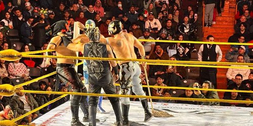 Estrellas de la Lucha Libre AAA invaden el Palenque de la Fenapo con espectacular función