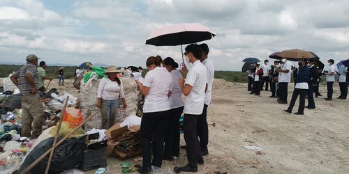 Estudiantes de Enfermería visitan el relleno sanitario de Ciudad Fernández