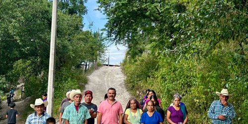 Inician construcción de camino en El Carrizalillo, Santa Catarina
