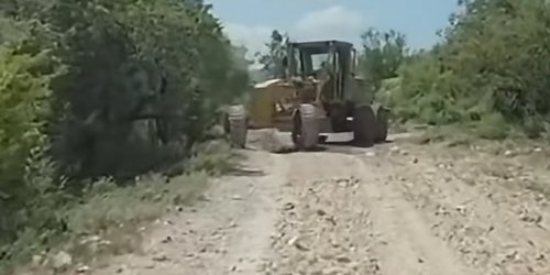Supervisan trabajos de rehabilitación del camino a La Encantada, en Santa Catarina