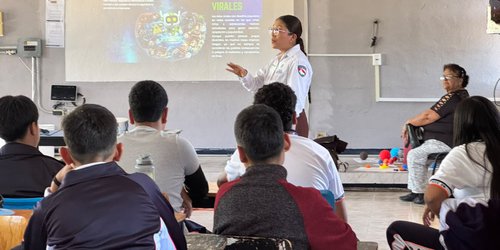 Previenen riesgos digitales entre estudiantes potosinos