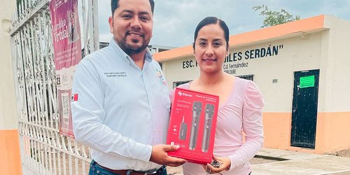 Entregan equipo de audio a primaria de Puestesitos para festejos de Día de Muertos