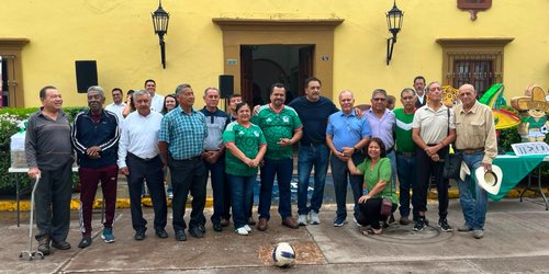 Honores a la Bandera con espíritu mundialista en Ciudad Fernández