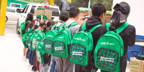 Entregarán útiles escolares a estudiantes de las cuatro regiones