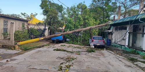 Fuerte tromba dejó daños en estructuras y viviendas en Ébano