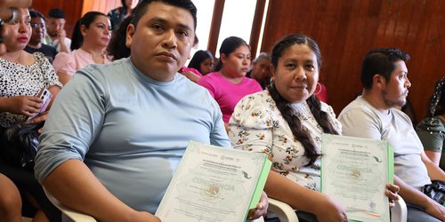 Mil personas concluyeron formación en oficios y habilidades laborales en Cerritos y Tamazunchale