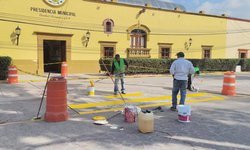 Con 8 trabajadores y 800 cubetas de pintura, Imagen Urbana rehabilita espacios de Ciudad Fernández