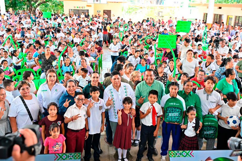 entrega_apoyos_educativos_tamazunchale_mirioverde.jpeg