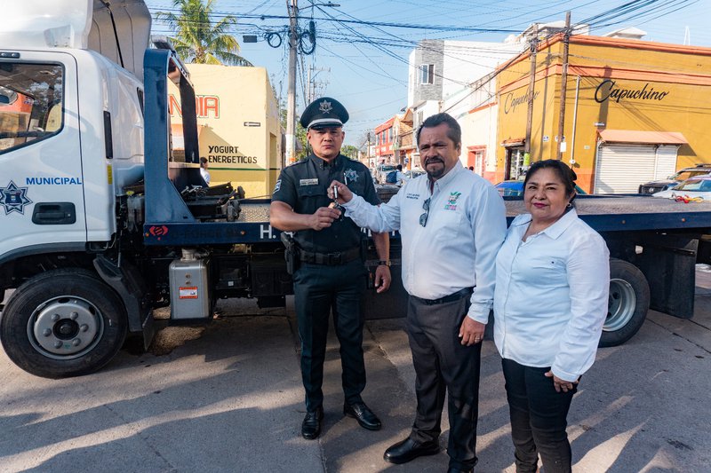 entrega_llaves_grua_seguridad_ciudad_fernandez_mirioverde.jpeg
