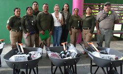 Entregan equipo y material a Protección Civil en la Huasteca