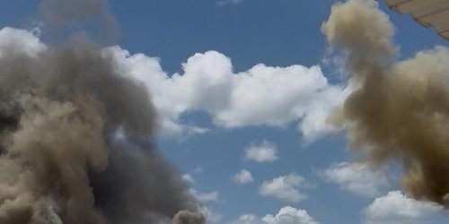 Reportan incendio en granja de pollos en Villa Juárez