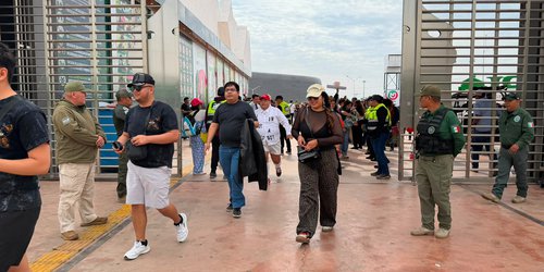 Katy Perry llega hoy a la Fenapo 2026; miles de personas ya ingresan al recinto