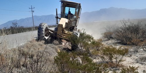 Bachean y limpian tres caminos en Real de Catorce