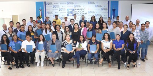 Entrega el PAN Constancia de Mayoría a Regidoras y Regidores panistas