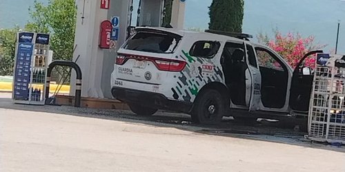 Emboscan a policías estatales en gasolinera de SCA: Muere uno