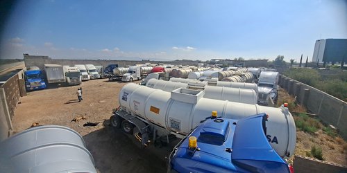 Clausuran pensión en Soledad que resguardaba autotanques con combustible sin permisos